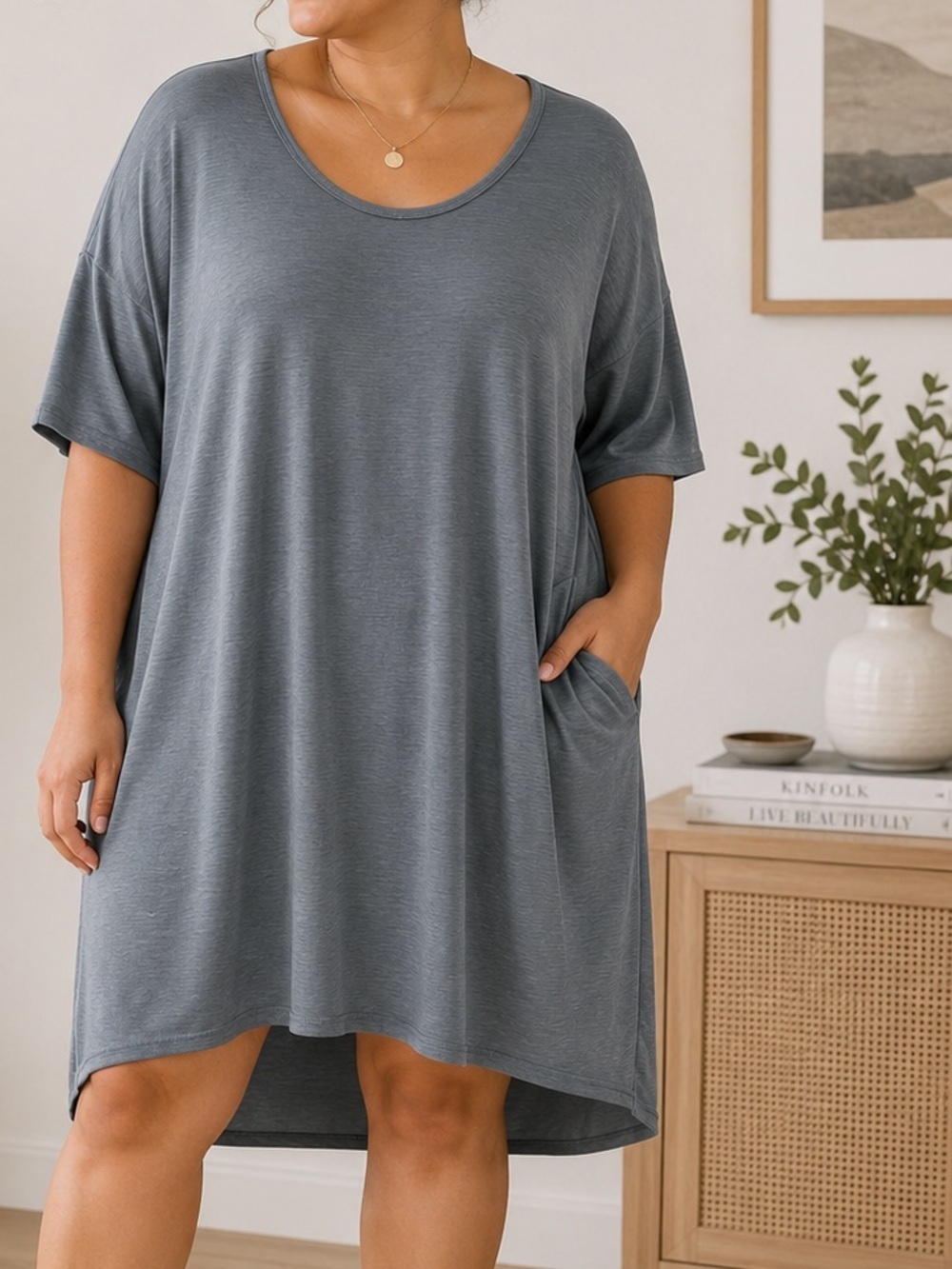 LuLaRoe Short Sleeve Tunic in Gray LARGE Pit 25”
Length 34”
